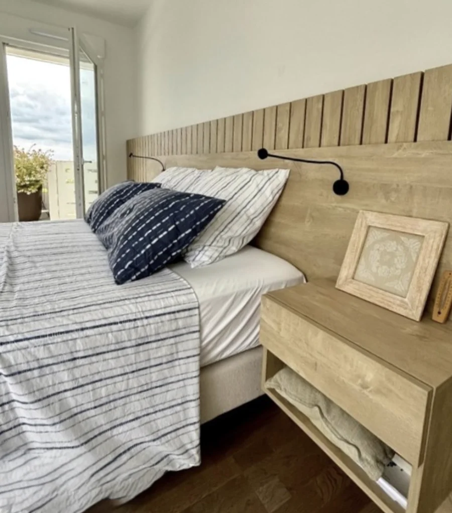 COMMENT CRÉER UNE TÊTE DE LIT SUR MESURE AVEC RANGEMENTS ET ÉCLAIRAGE INTÉGRÉ ?