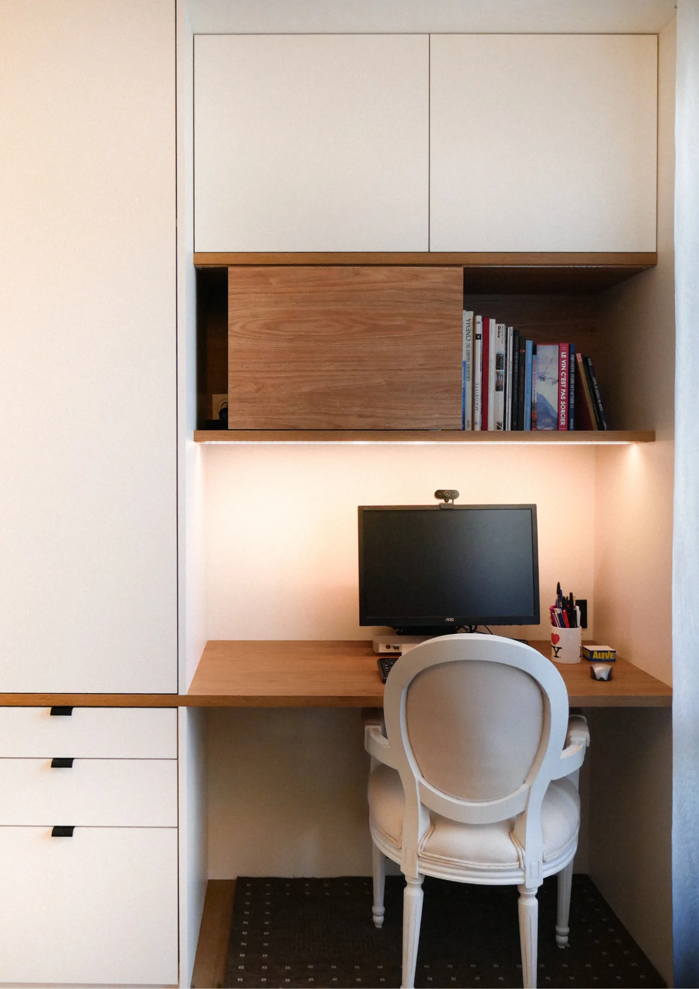 PEUT-ON INTÉGRER UN BUREAU DANS UN PLACARD SUR MESURE ?
