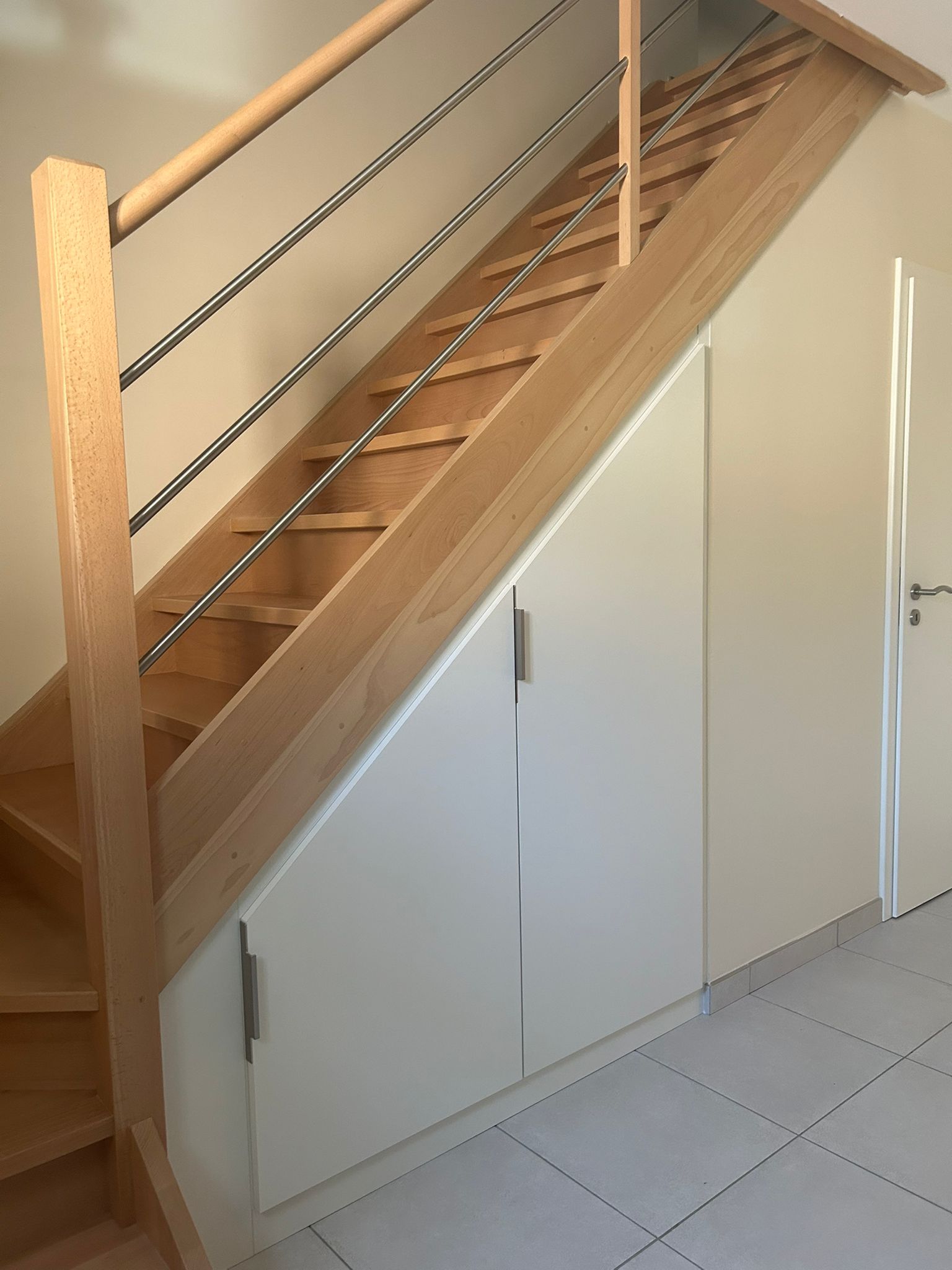 Chez Quadro, nous transformons vos espaces perdus en rangements astucieux.