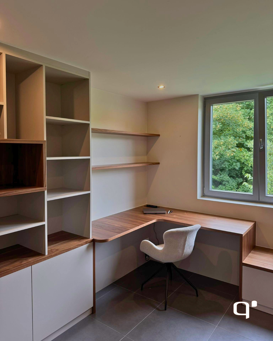 Un bureau sur mesure qui allie design, confort et productivité