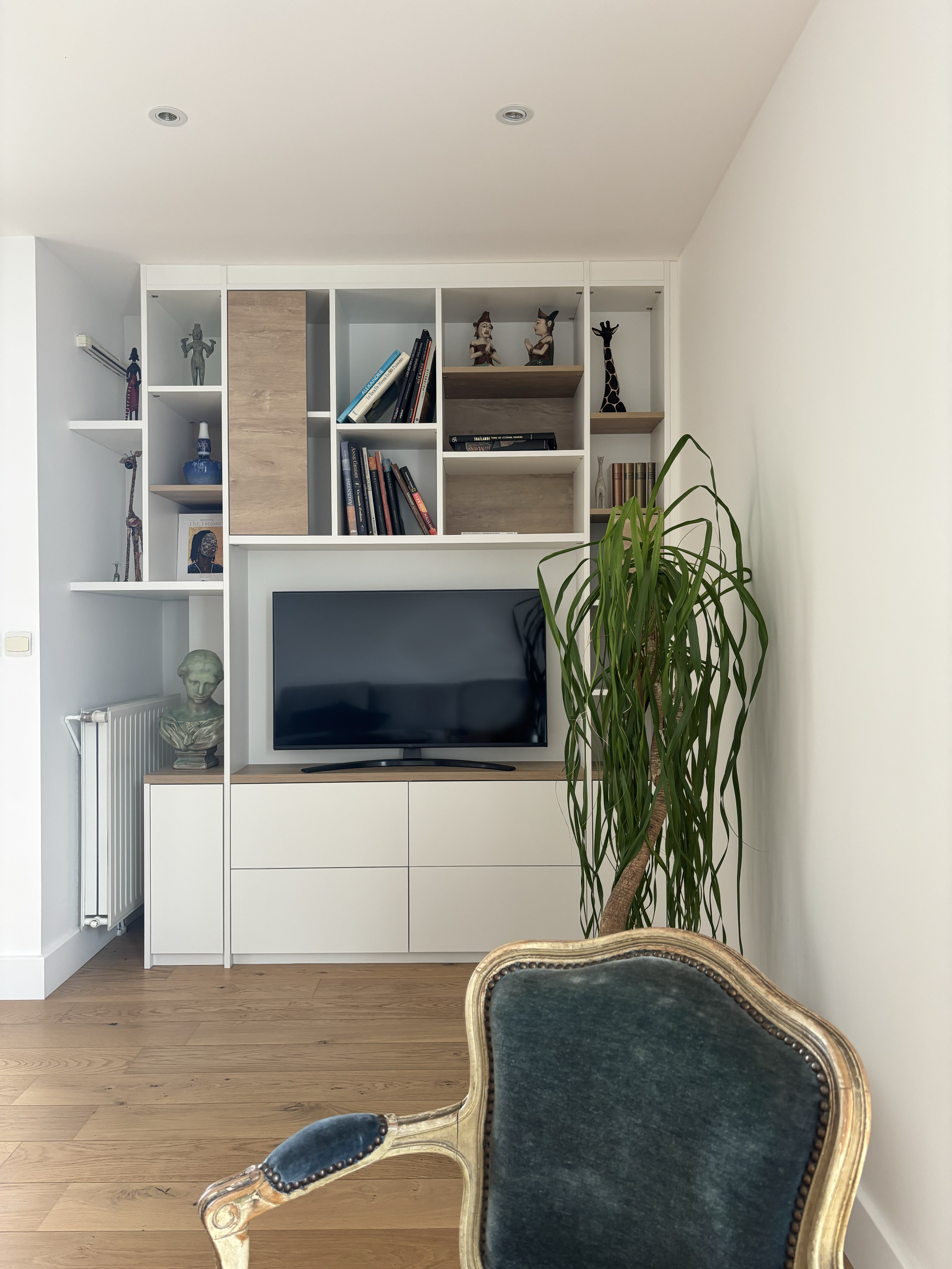 MEUBLE TV AUX SPECIFICITÉS TECHNIQUES