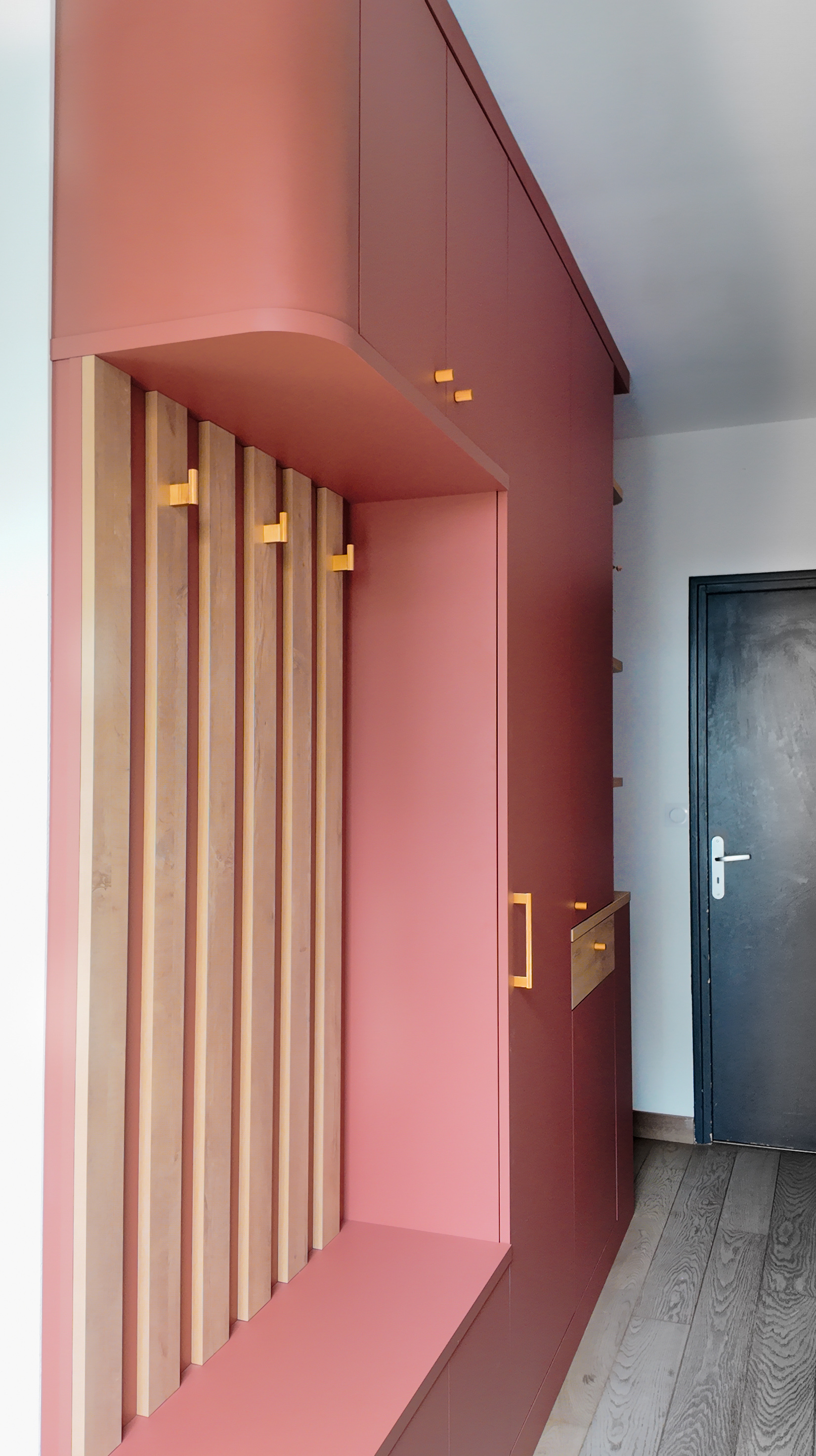 DE LA COULEUR TOUT AU LONG DU MUR