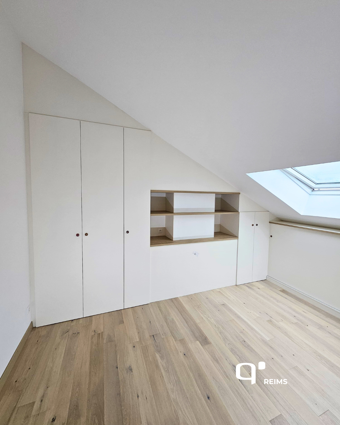 Aménagement de combles sur mesure près d’Épernay : rangements et dressings optimisés