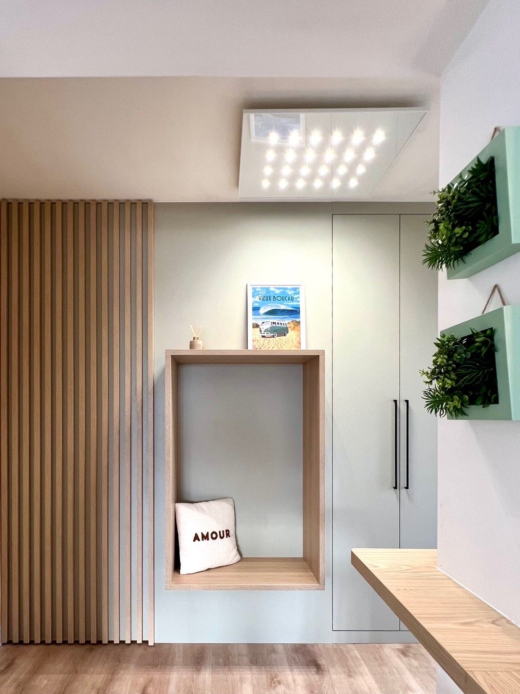 Entrée sur-mesure et porte dérobée