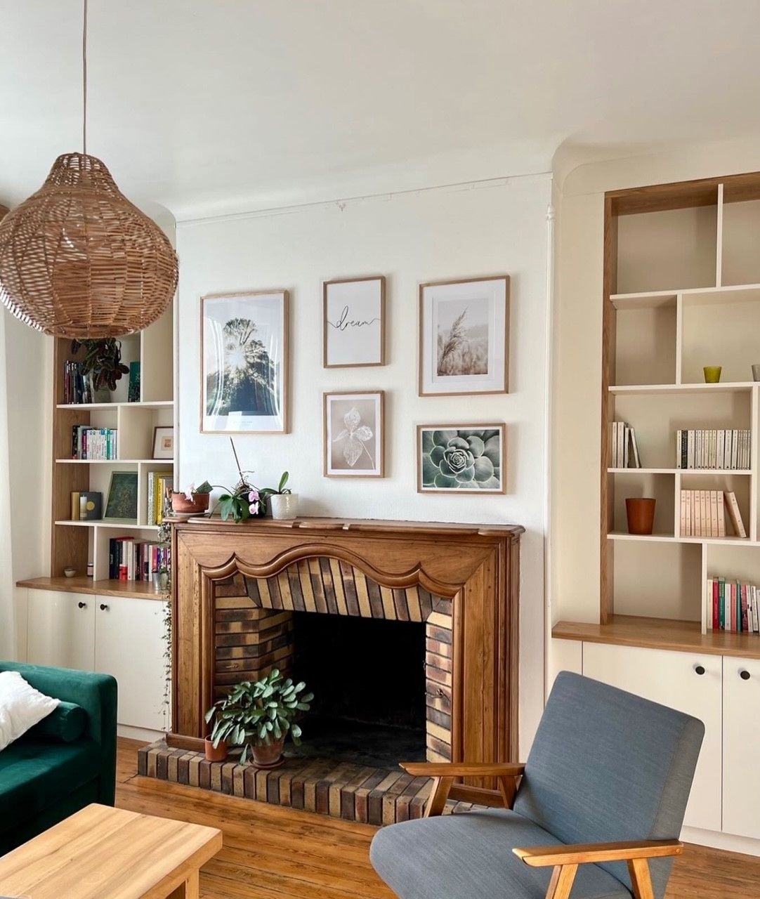 Un aménagement sur mesure autour d’une belle cheminée ancienne