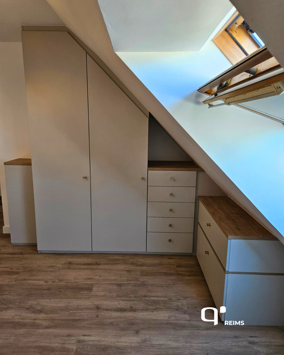 [Réalisation Quadro Reims Tinqueux] Optimiser un espace sous pente à Épernay grâce au sur-mesure