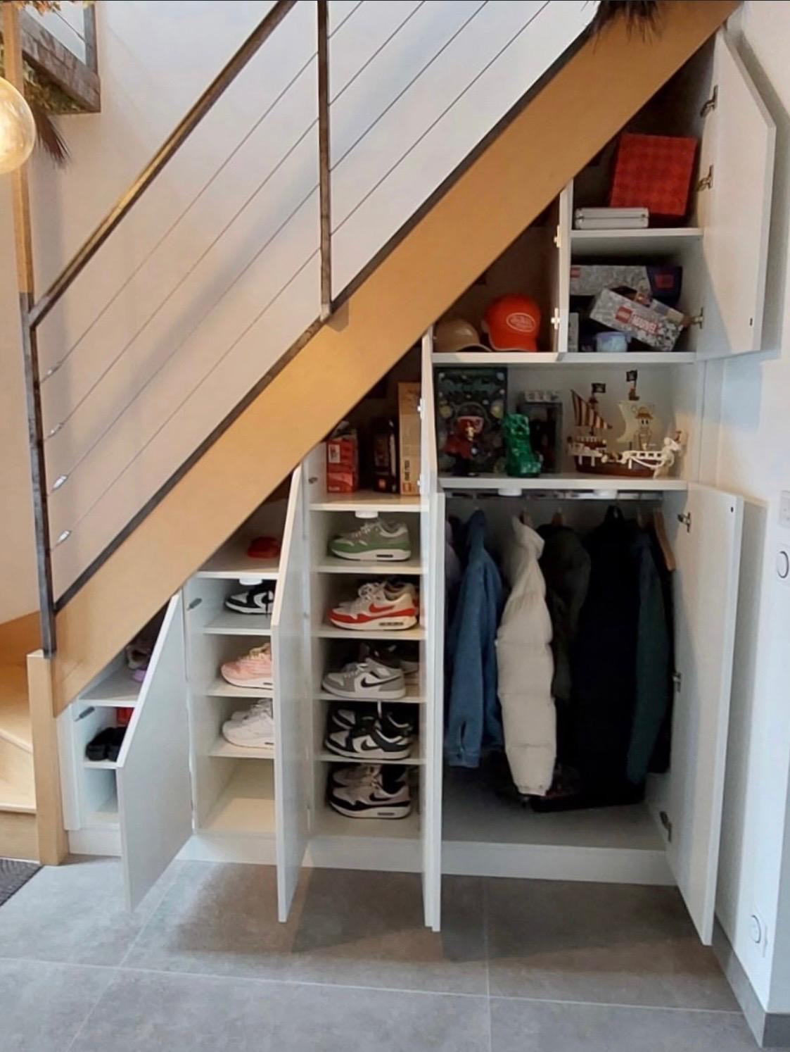 Optimiser un sous-escalier sur-mesure à Lille avec des rangements astucieux et fonctionnels