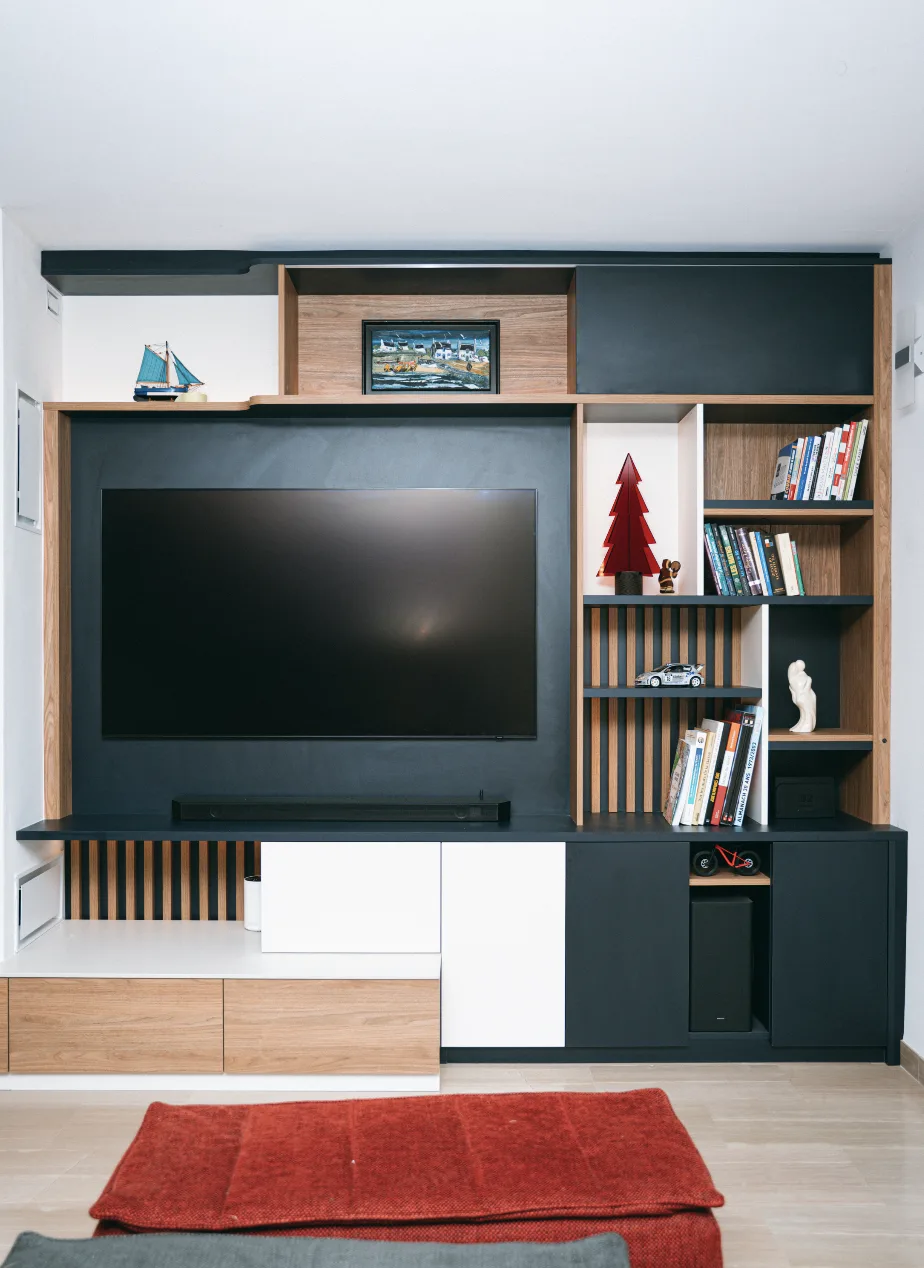 UN MUR PEUT-IL COMBINER RANGEMENT, CHEMINÉE ET FONCTIONNALITÉ ?