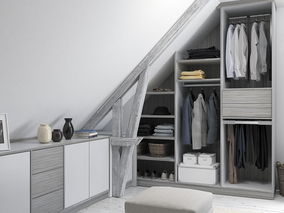 Armoire sur mesure sous pente